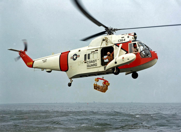 coast-guard-rescues-two-boaters-stranded-in-lockwood-folly